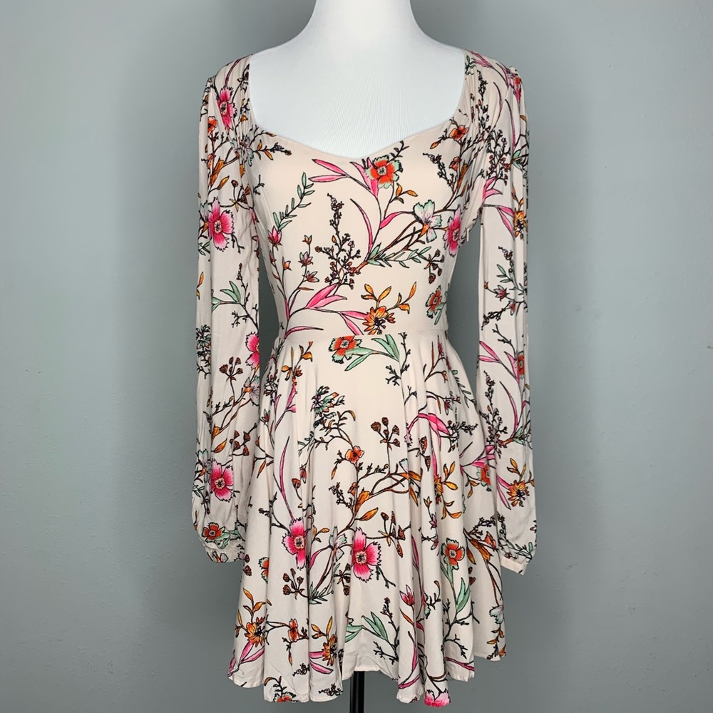 (NWT) ECOTÉ Long Sleeve Floral Dress